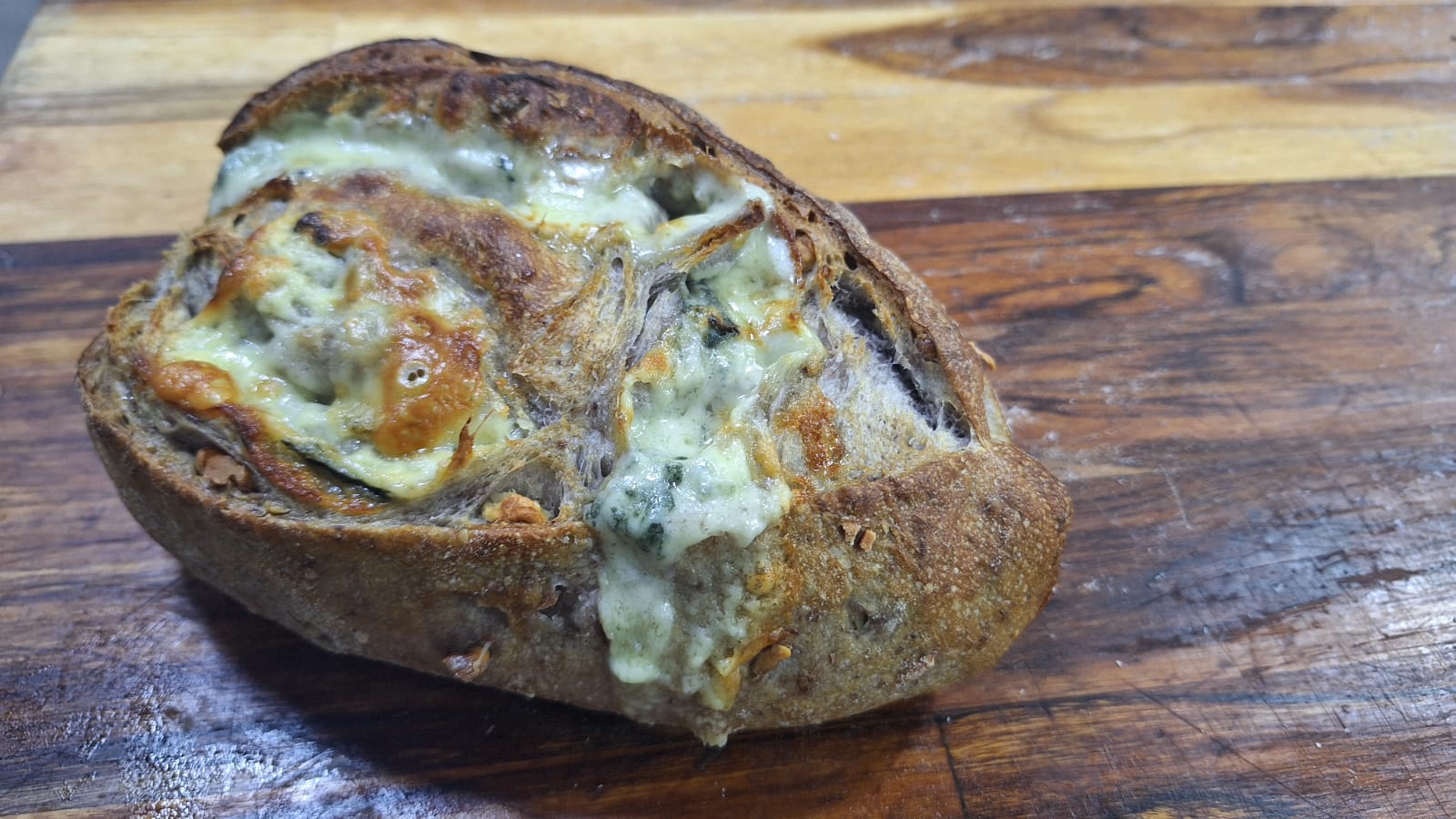 Pão de Nozes com Gorgonzola da Panet